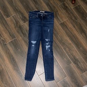 Levi’s 711 Skinny Jean